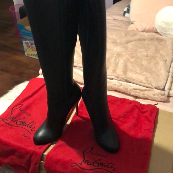 Christian Louboutin - Picture 5 of 7